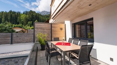 Kaiserluft_Chalets_Oberfeld_43_Scheffau_Terrasse_2