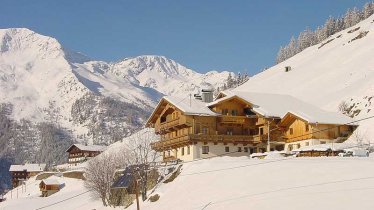 Randonnée d'hiver sous le soleil à Hochberg