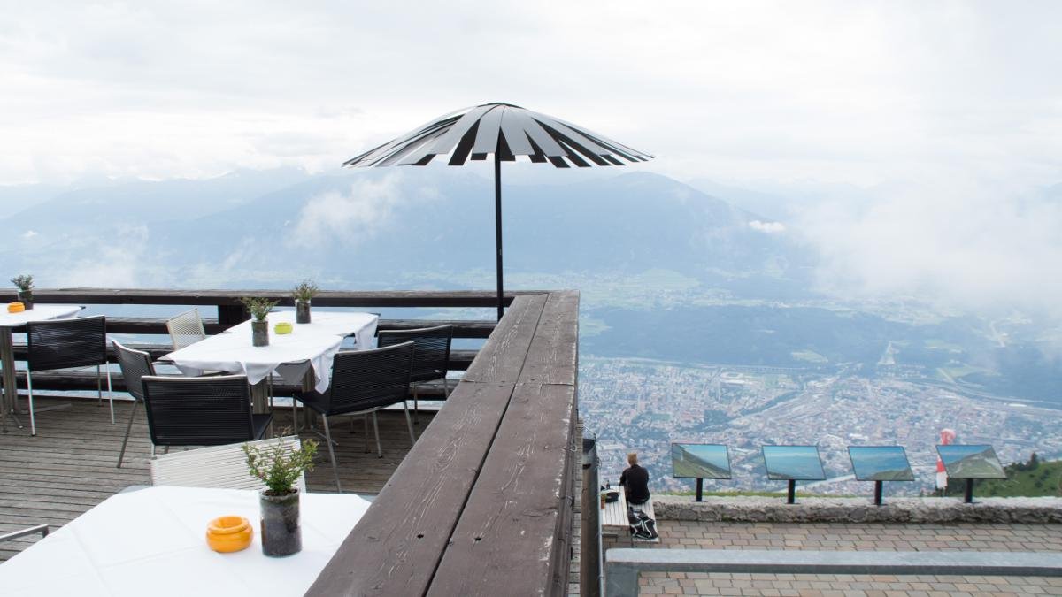 On Wednesdays and Sundays the Restaurant Seegrube offers an unforgettable breakfast experience at 1,905m altitude. In July and August the Sunday breakfast is replaced by a brunch with live jazz., © Tirol Werbung/Valentin Margreiter