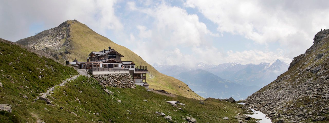 Five-star hut in a fabulous location, © Tirol Werbung/Frank Bauer