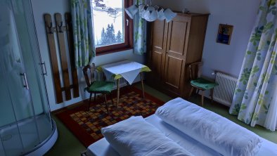 1 Doppelbett Zimmer mit Dusche