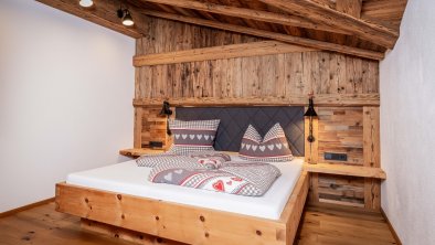 AlpenChaletZellberg_Rosa_Schlafzimmer4_Zillertal A