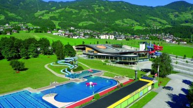 Freischwimmbad Fügen im Zillertal mit Therme