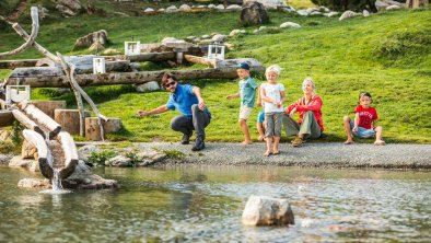 steinehuepfen-am-filzalmsee-in-brixen-im-thaleÂ©mi