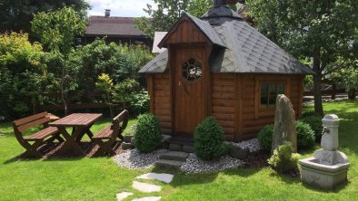 Grillhütte  mit Brunnen