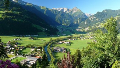 Blick vom Neurauthof nach Mayrhofen