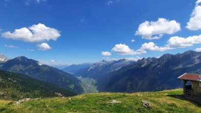 Hühnerspiel oberhalb der Milderaunalm