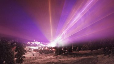 A spectacular laser show will light up the skies at midnight to ring in the New Year at Hochoetz Ski Resort with music, © TVB Ötztal