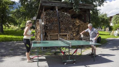 Tischtennis spielen am Hof