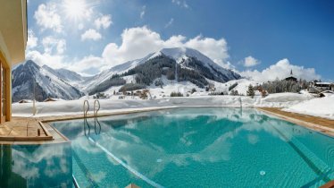 Außenpool im Winter