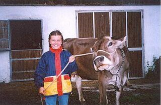 Anja mit ihrer Lieblingskuh, © ef