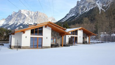 Zugspitzchalets im Winter