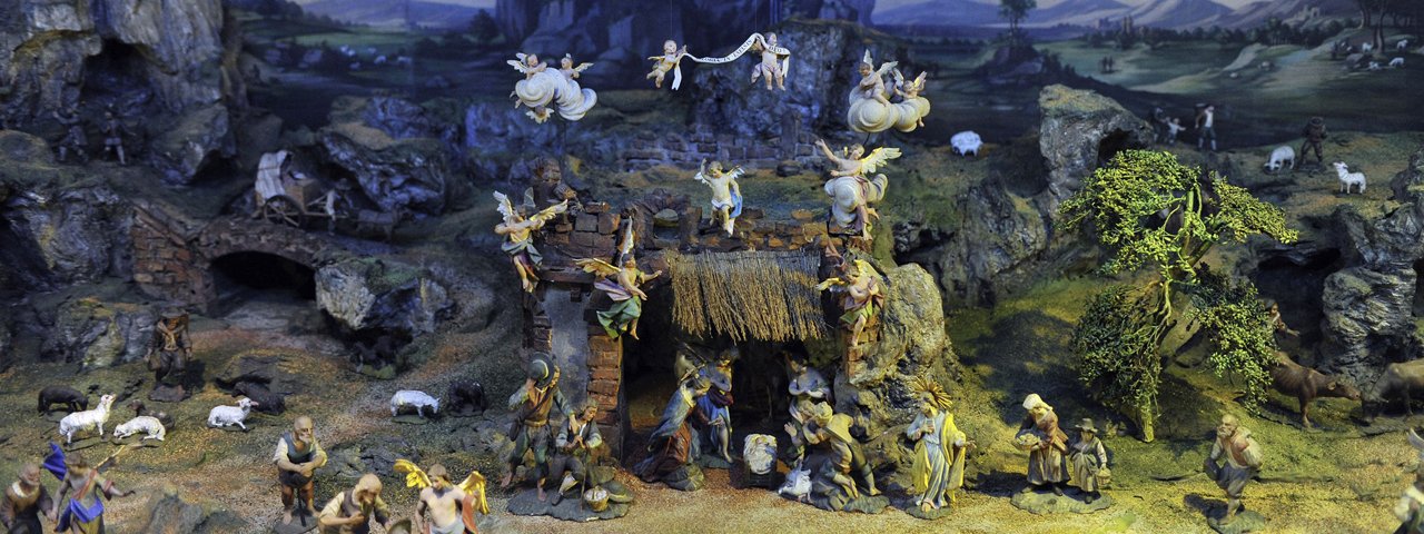 Traditional carved nativity scene, © Tirol Werbung/Bernhard Aichner