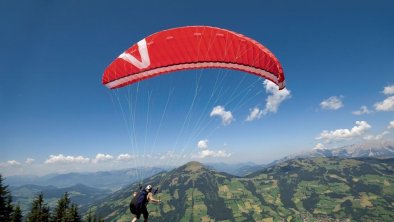 KAM_000602_Paragleiter-beim-Start_Fotograf-Kurt-Tr