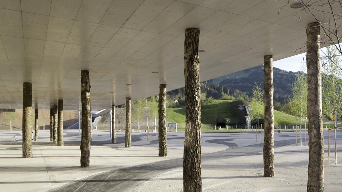 Designed by artist André Heller, the Swarovski Crystal Worlds in Wattens form a glittering world waiting to be discovered. Highlights include the spectacular entrance, the Chamber of Wonders, the Ice Passage and the Crystal Forest. A new play tower for children was opened in 2015., © Swarovski Kristallwelten