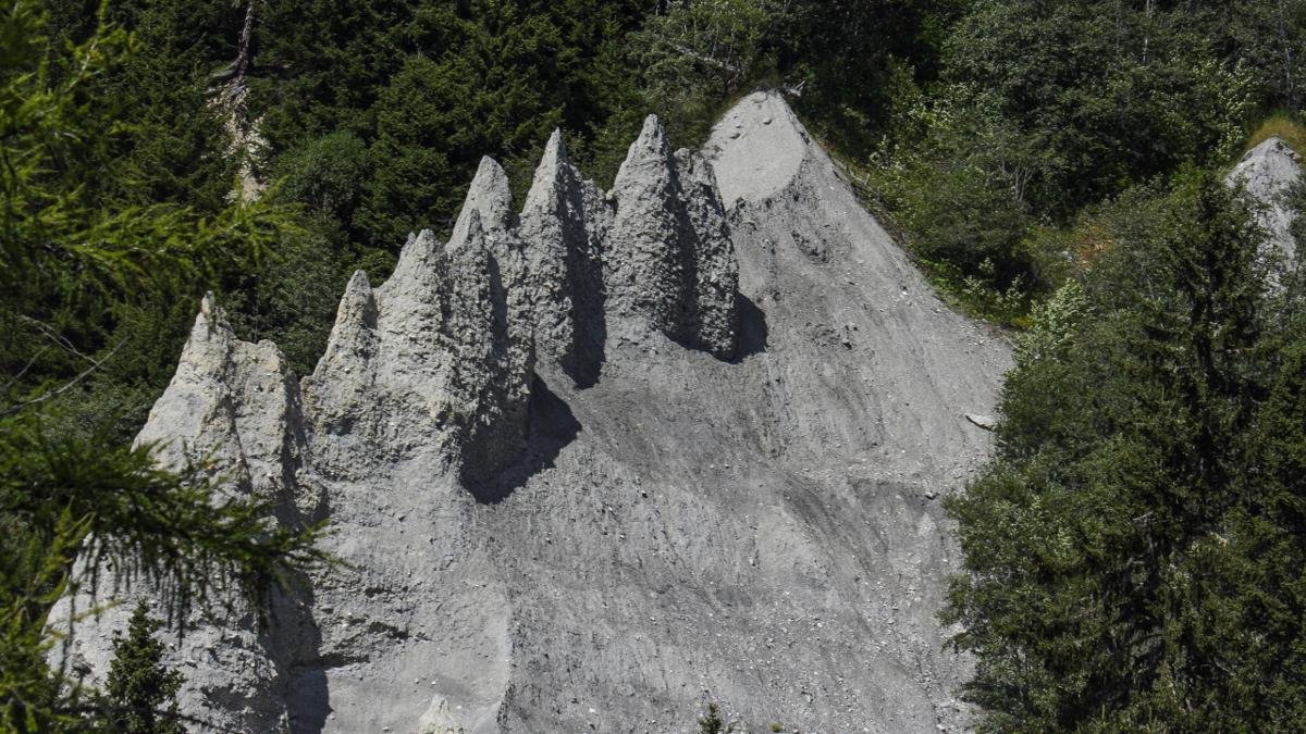 Formed by soil deposits and weather erosion, the Serfaus Earth Pyramids are a unique sight clearly visible from the Komperdellbahn cable car. A mighty network of tree roots sits atop the highest of the pyramids., © Andreas Kirschner www.webart.at