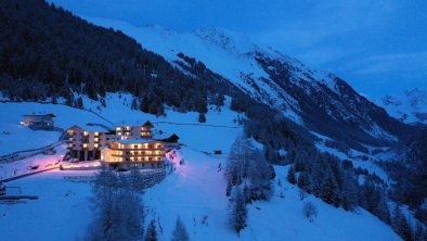 Hotel bei Nacht Winter