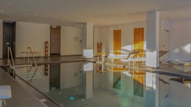 Indoor_swimming_pool