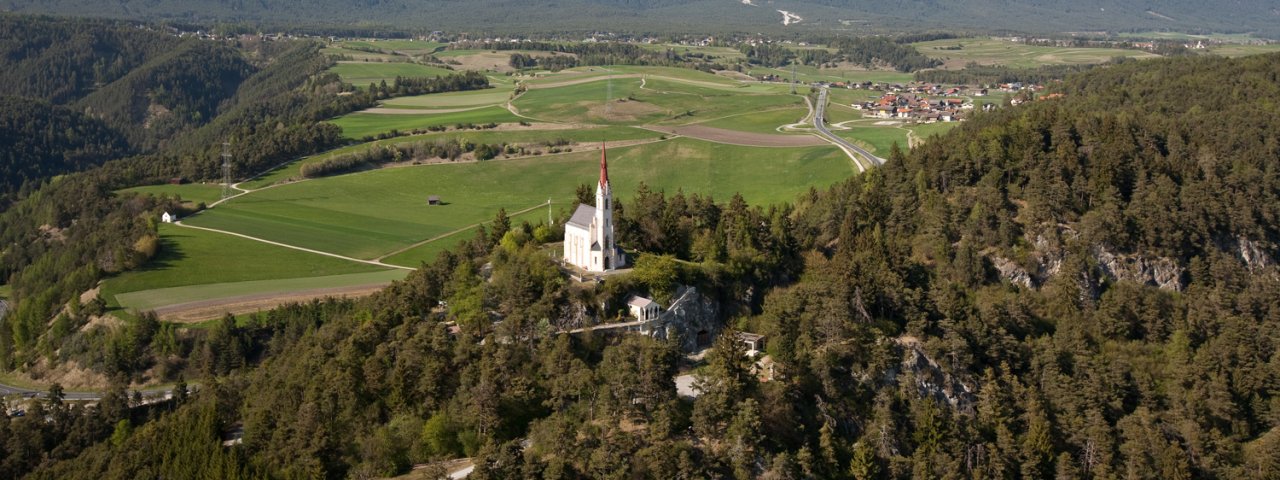 Pilgrimage Church of Maria Locherboden atop Mieming Plateau, © Innsbruck Tourismus