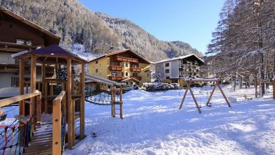 Winter Ansicht m Spielplatz