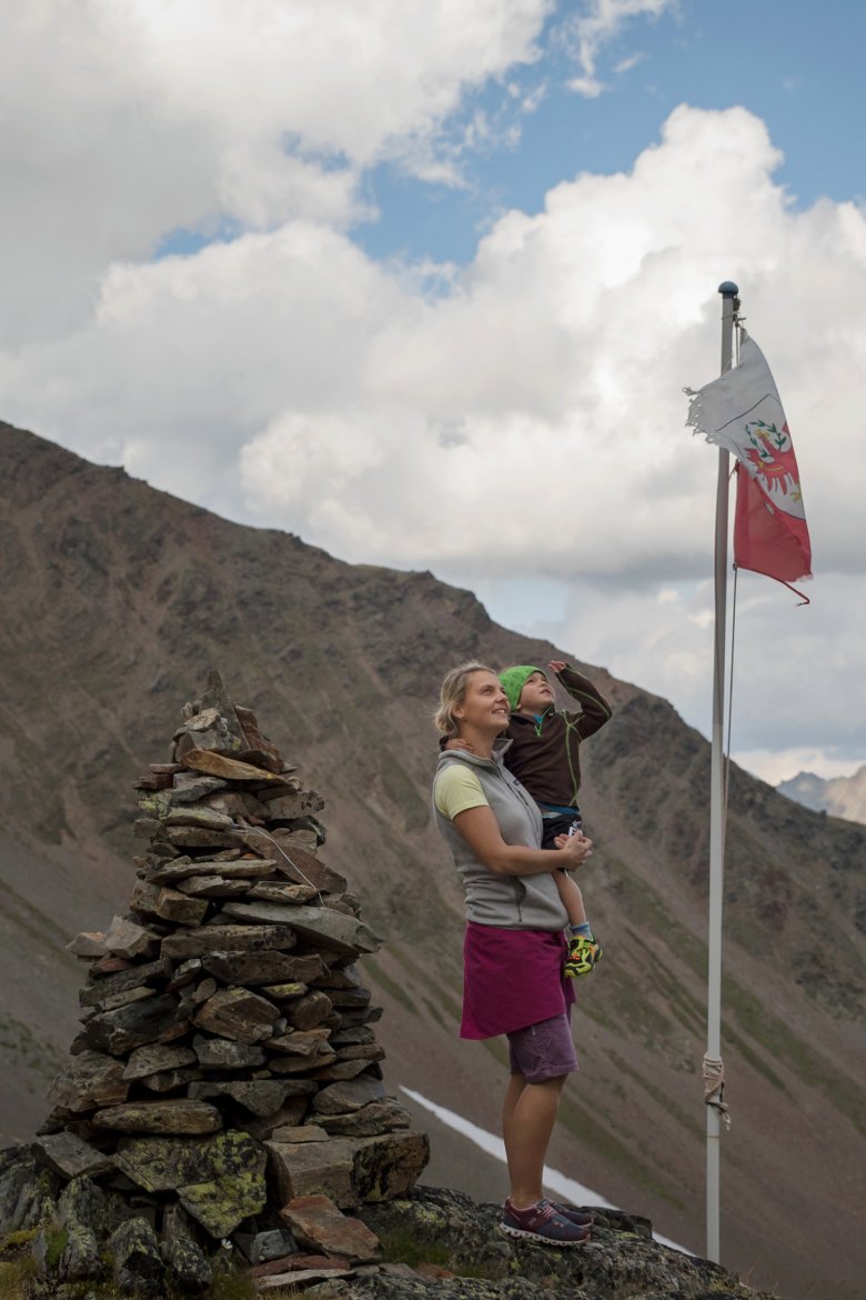 A cairn, known here in Tirol as a &quot;Steinmandl&quot;, points the way to the Kaunergrath&uuml;tte.