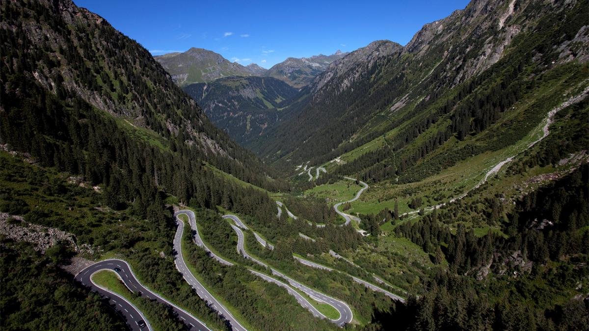 This pass connecting the Paznaun region in Tirol with the Montafon region in the neighbouring province of Vorarlberg lies just a few kilometres from the Swiss border. Once popular among smugglers, it today draws hikers and skiers keen on exploring the huge range of trails and pistes., © Achim Mende