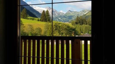 Ausblick vom Küchentisch zum Gletscher