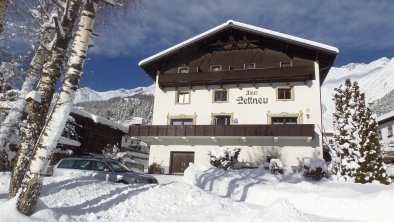 Winterbild_Haus_Pettneu