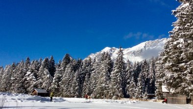 Loipe mit dem Wettersteingebirge im Hintergrund