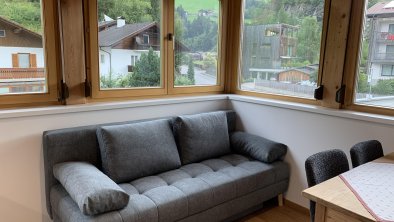 Couch, kann zum Schlafsofa umfunktioniert werden