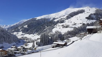 Blick zum Skigebiet Eggalm