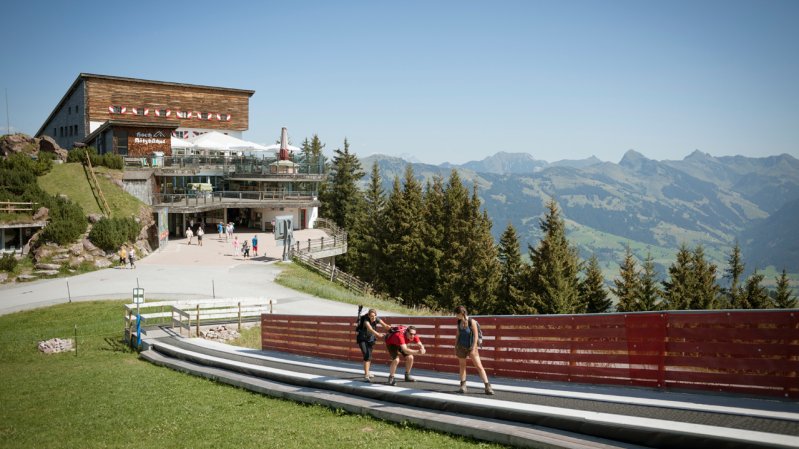 Top station of the Hahnenkammbahn cable car in Kitbzühel, © Tirol Werbung/Jens Schwarz