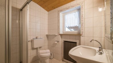 Haus_Mariandl_Wiesen_1_Oberndorf_Zimmer_Badezimmer