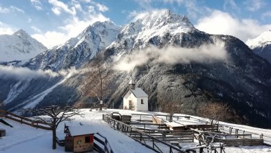 Winterpanorama mit hauseigener Kapelle, © Felicitas Jordan