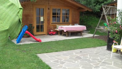 Garten mit Spielgeräten