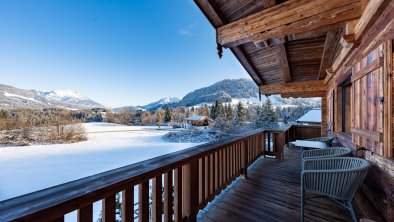 überdachter und umlaufender Balkon