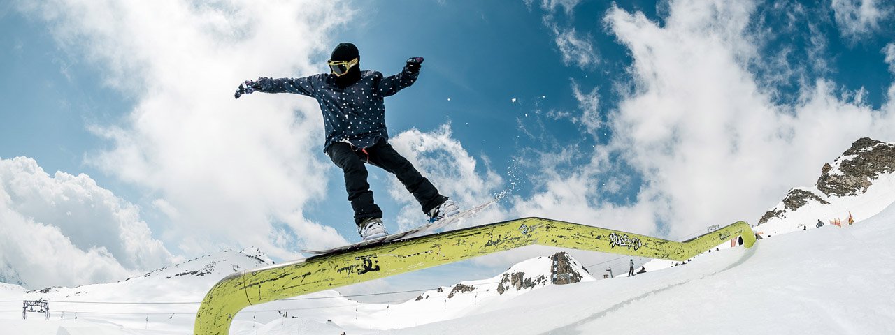 Spring Sessions at Stubai Zoo feature incredible blue bird days at Stubai Glacier, © Stubai Zoo/Stefan Eigner