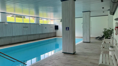 Pool im Gebäude