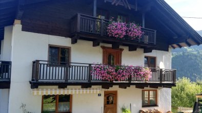 Tiroler Haus im Sommer