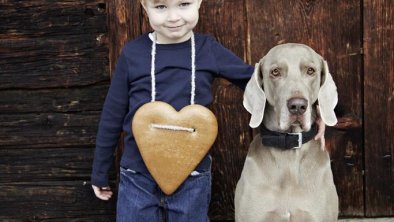 Lenzelerhof Kind mit Hund, © Schau