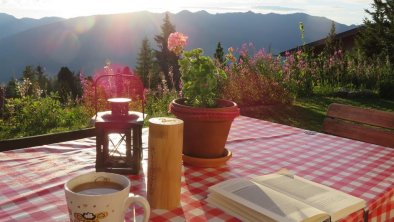 Morgenstimmung_im_Garten_der_Wohnung_Gedrechter, © Alpin-Ferienwohnungen Hochzillertal