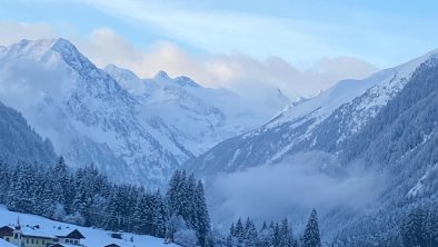 gleich kommt die Sonne über die Berge