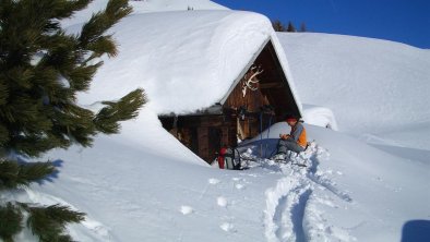 Rast bei einer Almhütte