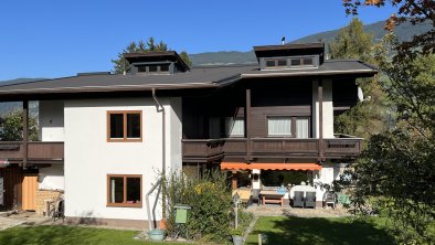 Ladhaus Lisbeth_Fügen_Hausansicht_Sommer