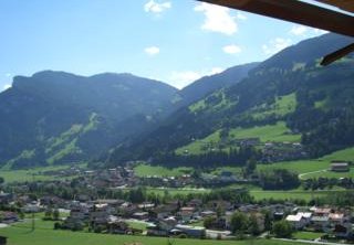 Saurwein Hainzenberg - Terrasse Ausblick Sommer