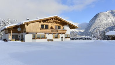 Haus Schiefer Leutasch Winteransicht