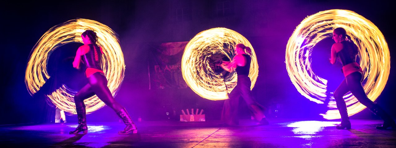 The fire artists of “Pyroterra” present a whimsical and playful display of fire and lights, © TVB Kaiserwinkl