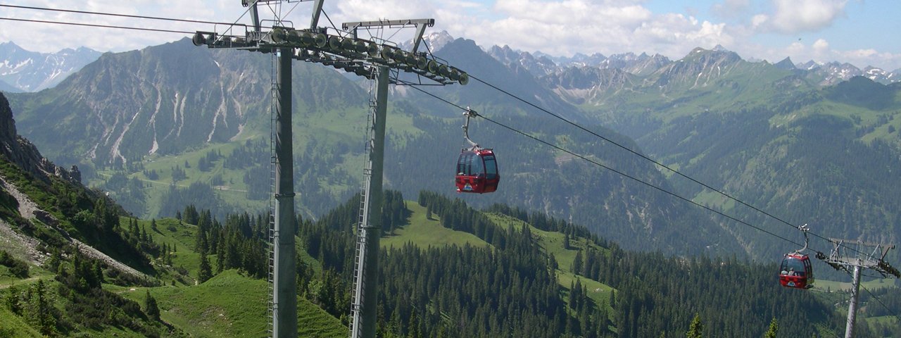 Cable car leading onto the Füssener Jöchle mountain above Grän, © Sonnenbergbahnen Grän/Michael Schretter