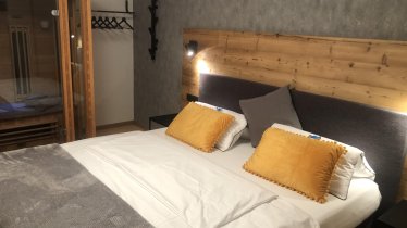 Schlafzimmer mit Infrarotkabine