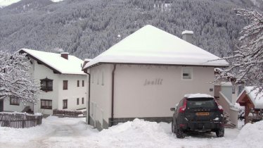 Apartment_Jeelli_Parking spot_Winter